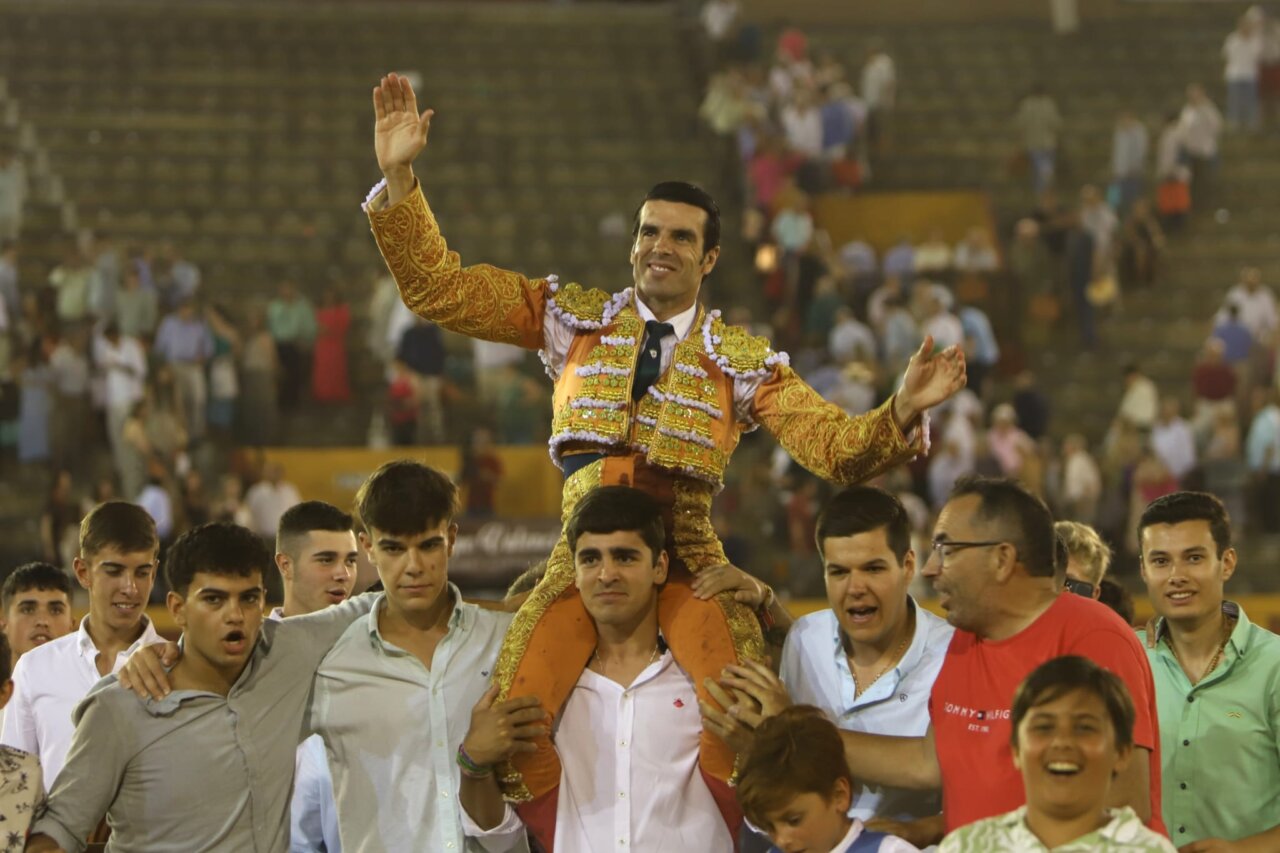 Puerta grande a Emilio de Justo y atraco a un rotundo Borja Jiménez en Algeciras