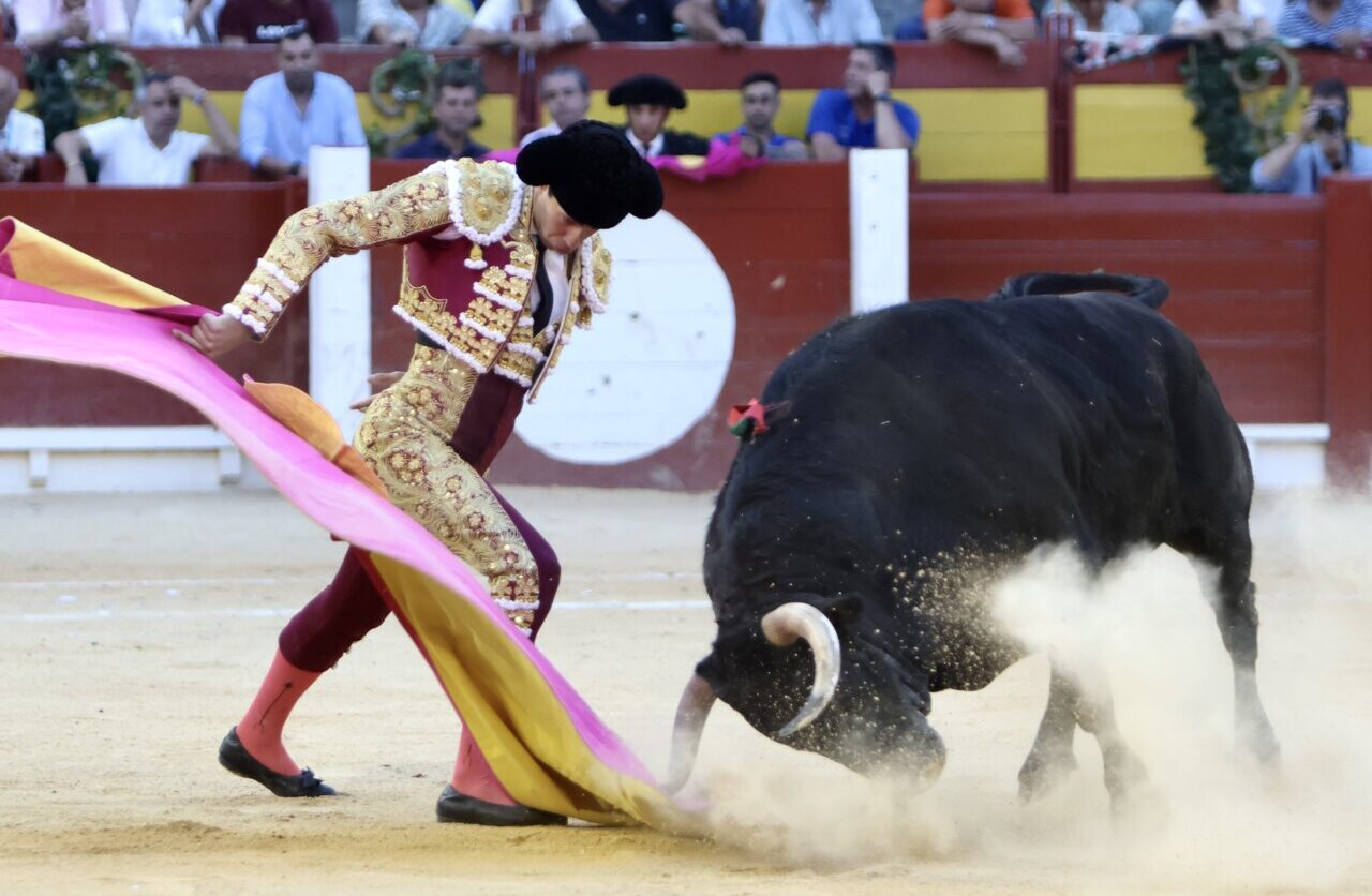 El toreo macizo de Rufo acabó salvando la tarde