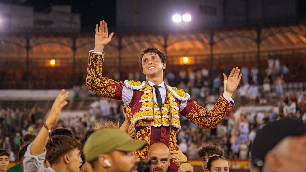 Mascletá peruana de Roca Rey que abre la puerta grande de Castellón