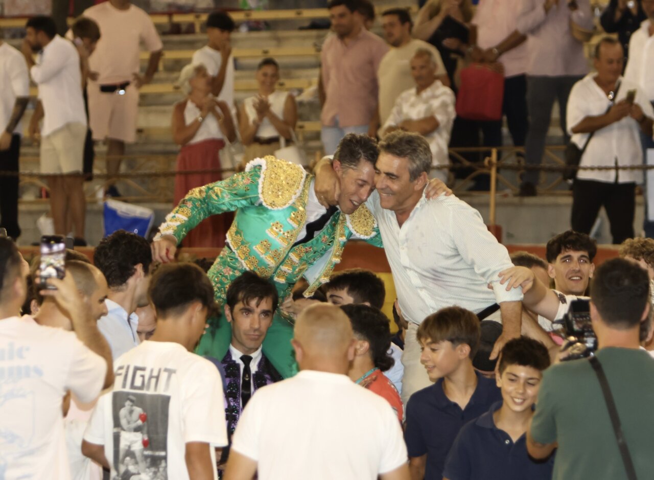 Gran gesta de Manuel Escribano, que hace historia con Victorino y el indulto de Bohemio