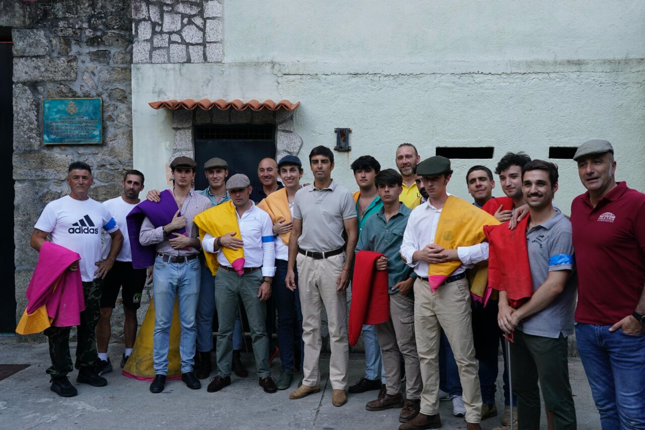 Pontevedra vive su tradicional becerrada con las peñas y Miguel Ángel Perera