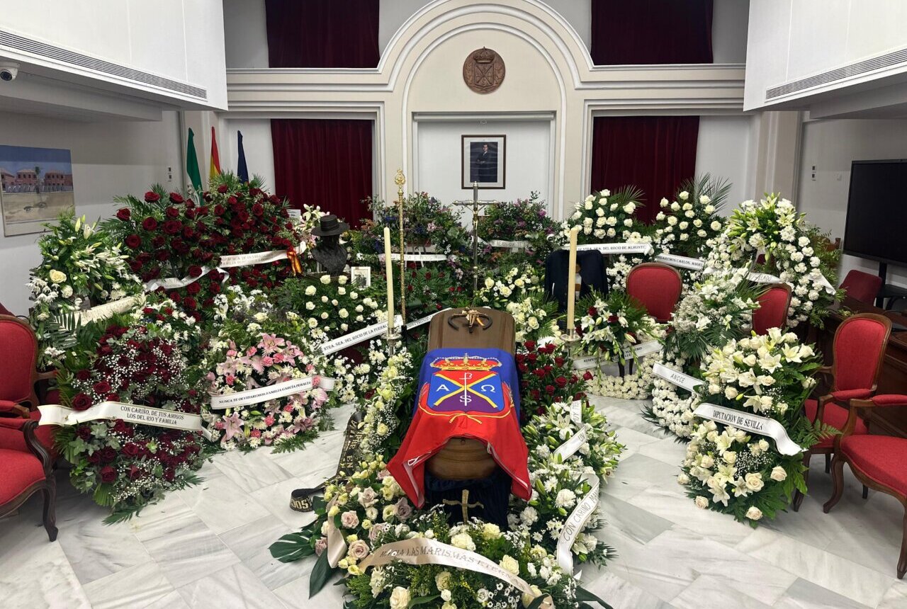 Multitudinaria y emotiva capilla ardiente por Rafael Peralta en La Puebla del Río