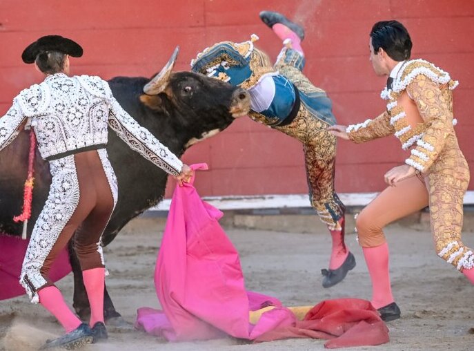 Dramática cogida a un épico Román: diversas fracturas costales en Requena