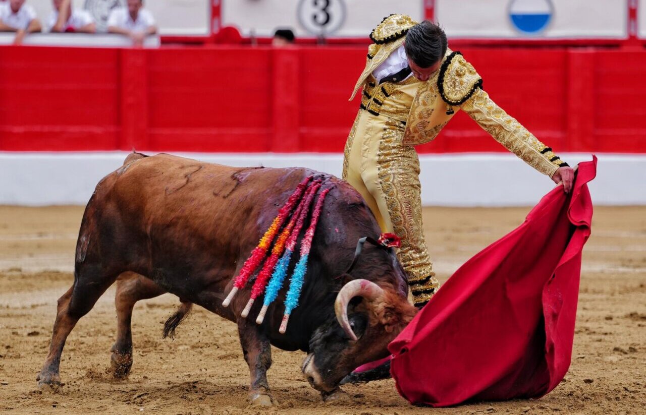 Bastos y Aloi pasean una oreja en el arranque de la Feria de Santiago de Santander