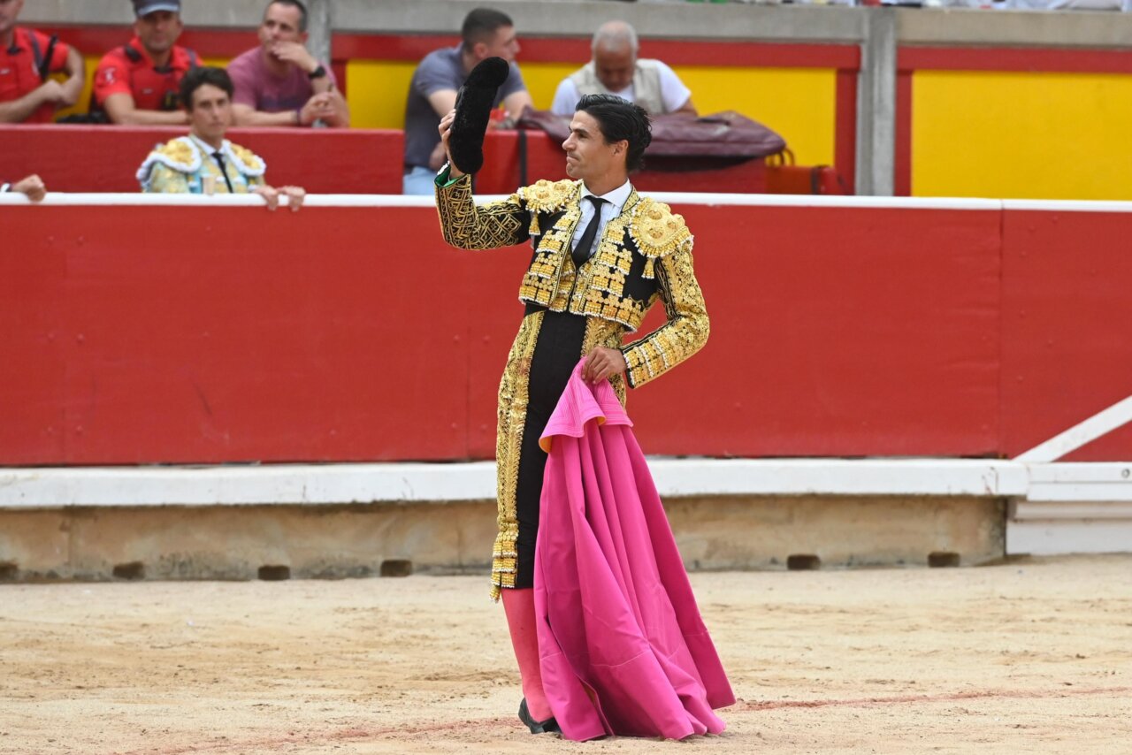 Un Aguado soberbio en tarde de autoridad de Roca Rey sin espada en Pamplona