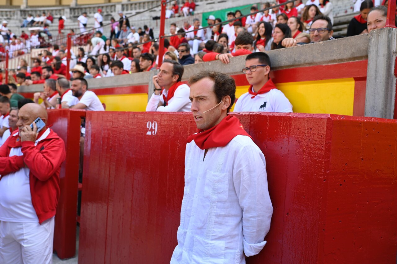 Román, padrino de excepción en Pamplona en un nuevo éxito de "Toros en familia"