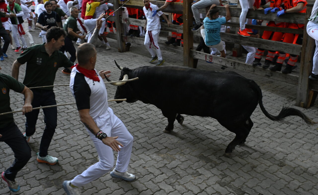 Cebada Gago devuelve la emoción al encierro de Pamplona