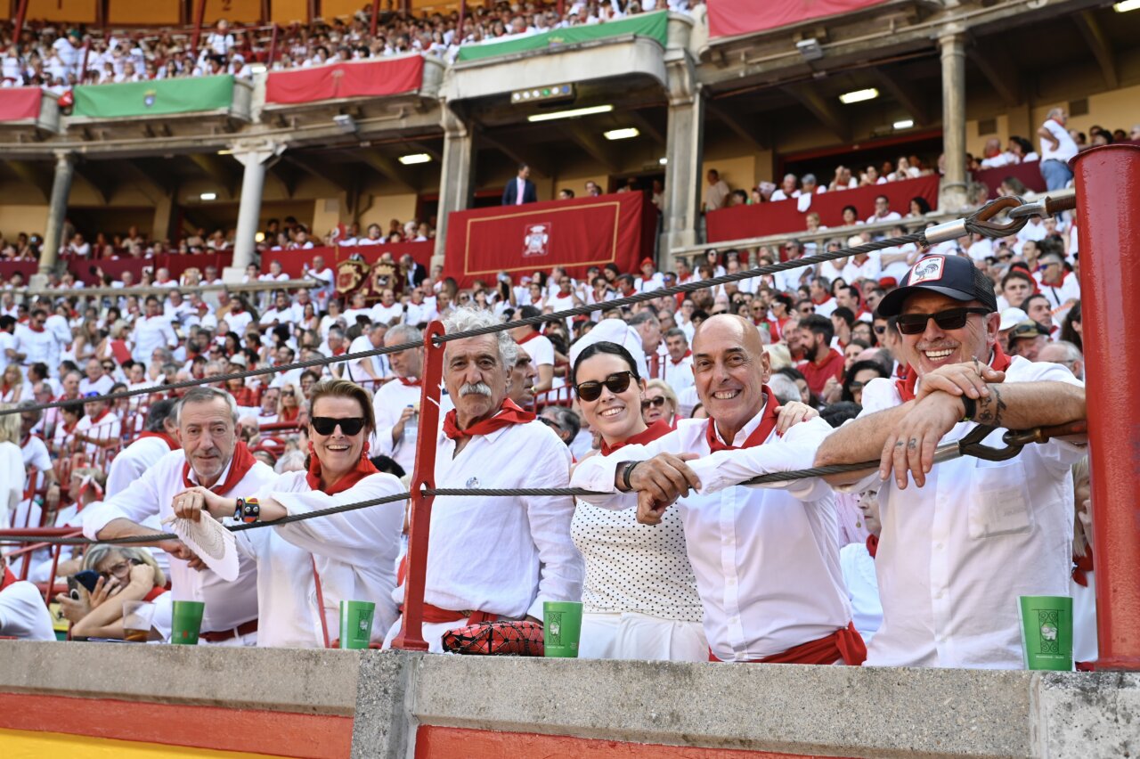 Colorido ambiente antes del "¡Pobre de mí!"