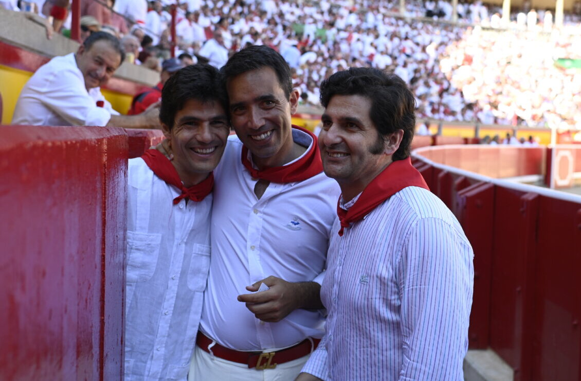 Baño de masas en la resaca morantista en Pamplona