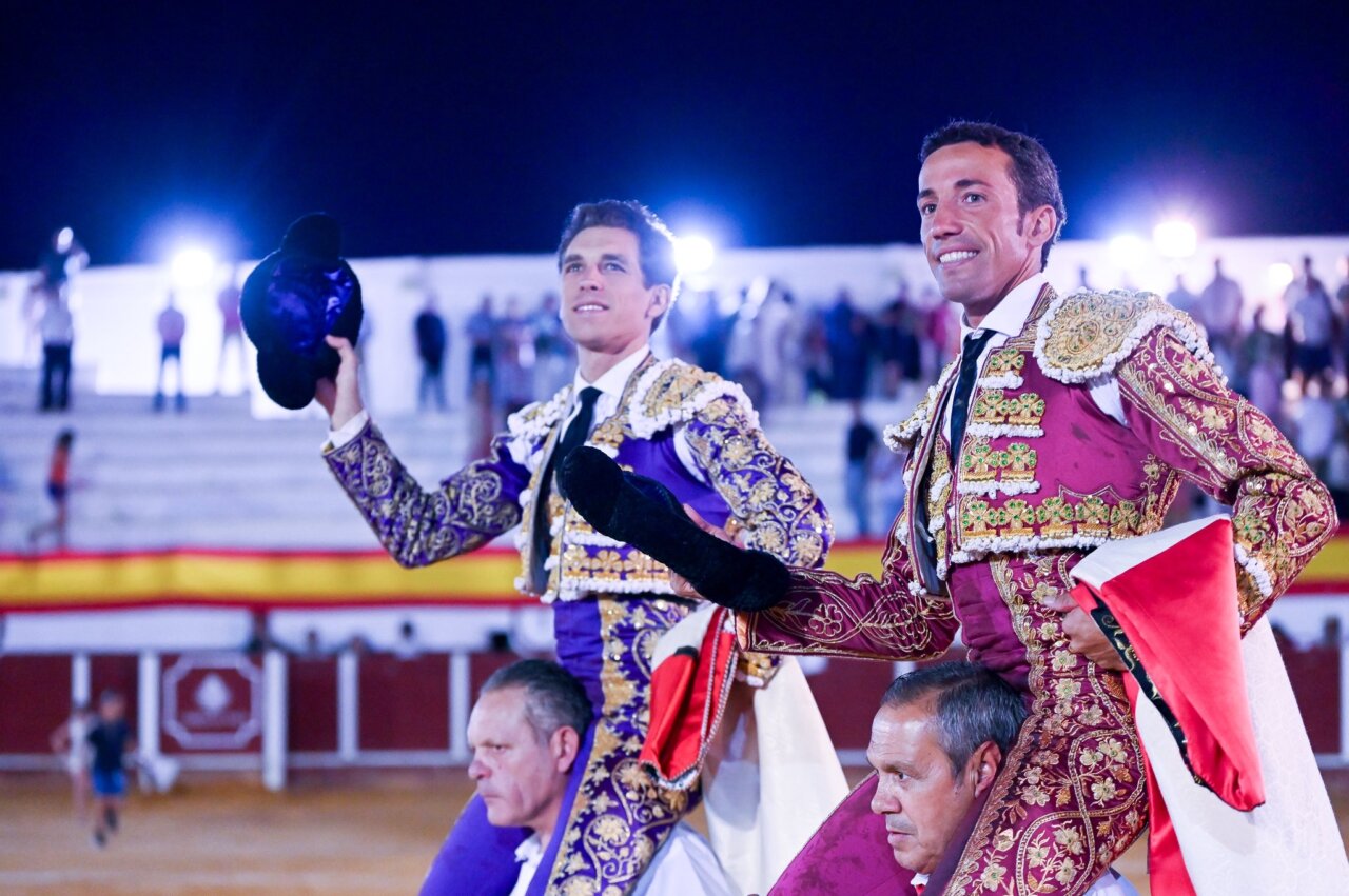 Garrido, Marín y De Miranda, puerta grande en Cabeza la Vaca