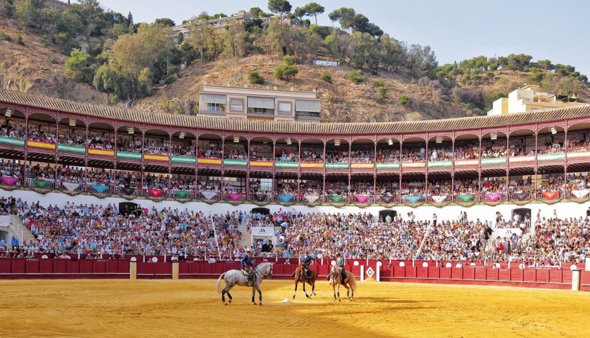 Dos tercios de plaza en la corrida de rejones de la feria de Málaga