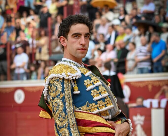 Víctor Hernández, obligado a guardar reposo absoluto, baja en Pamplona y Manzanares