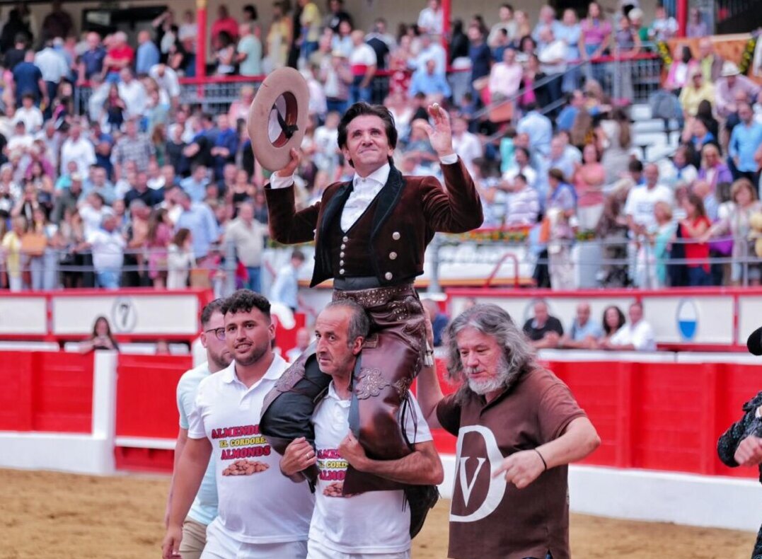 Ventura abre la puerta grande en la segunda de abono de Santander