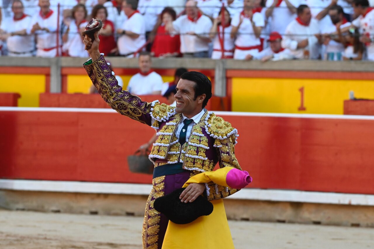 Emilio de Justo, única oreja de la tarde en Pamplona