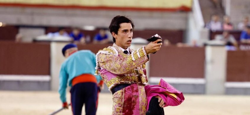 Oreja a la personalidad de El Mene en Las Ventas