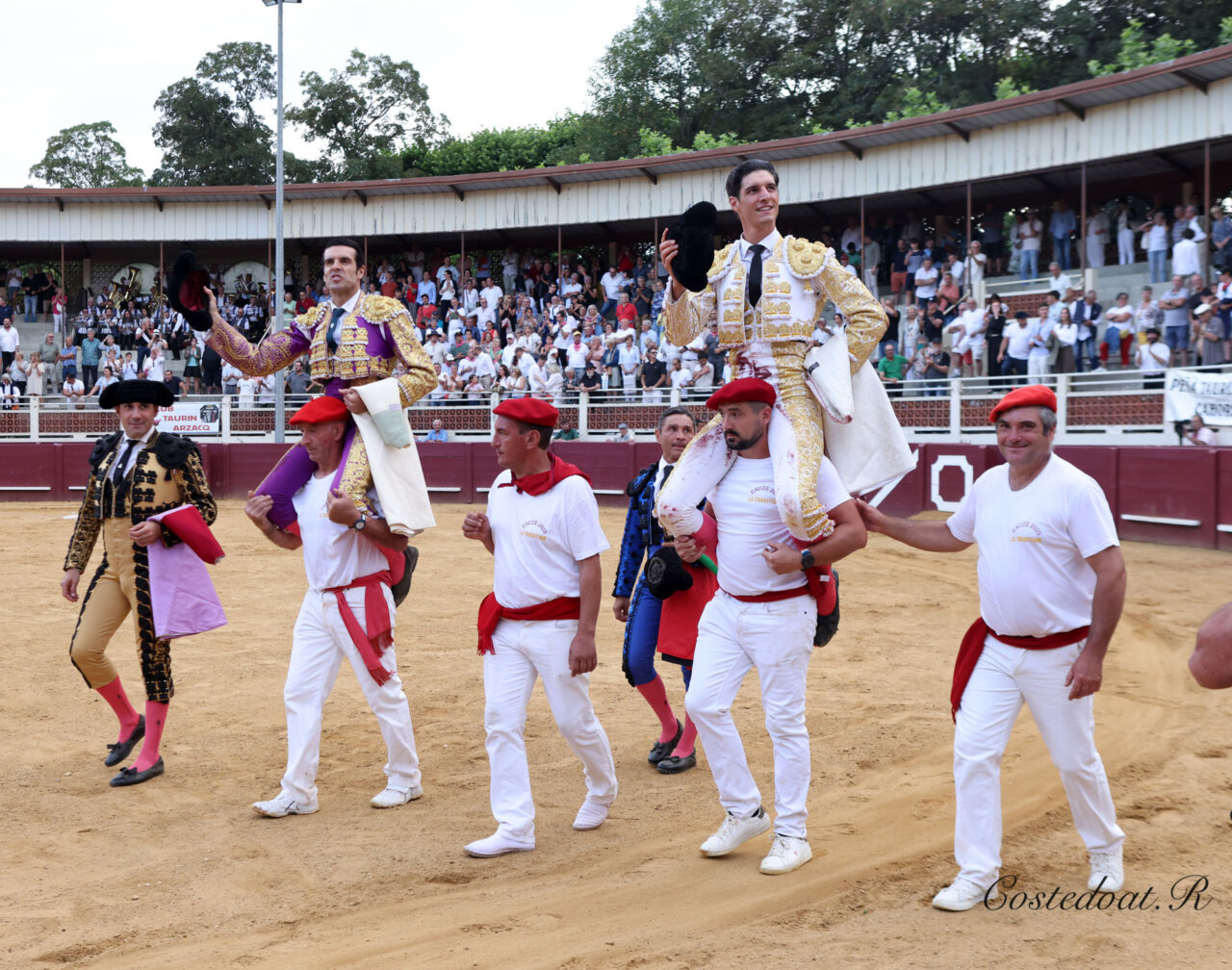 Emilio de Justo y Yon Lamothe, por la puerta grande en una gran corrida de Gallon