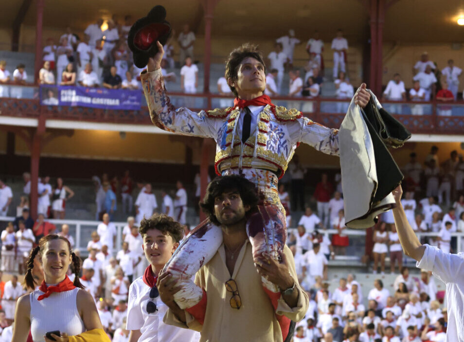 Castella, cuatro orejas en su 25 aniversario de alternativa en Bayona