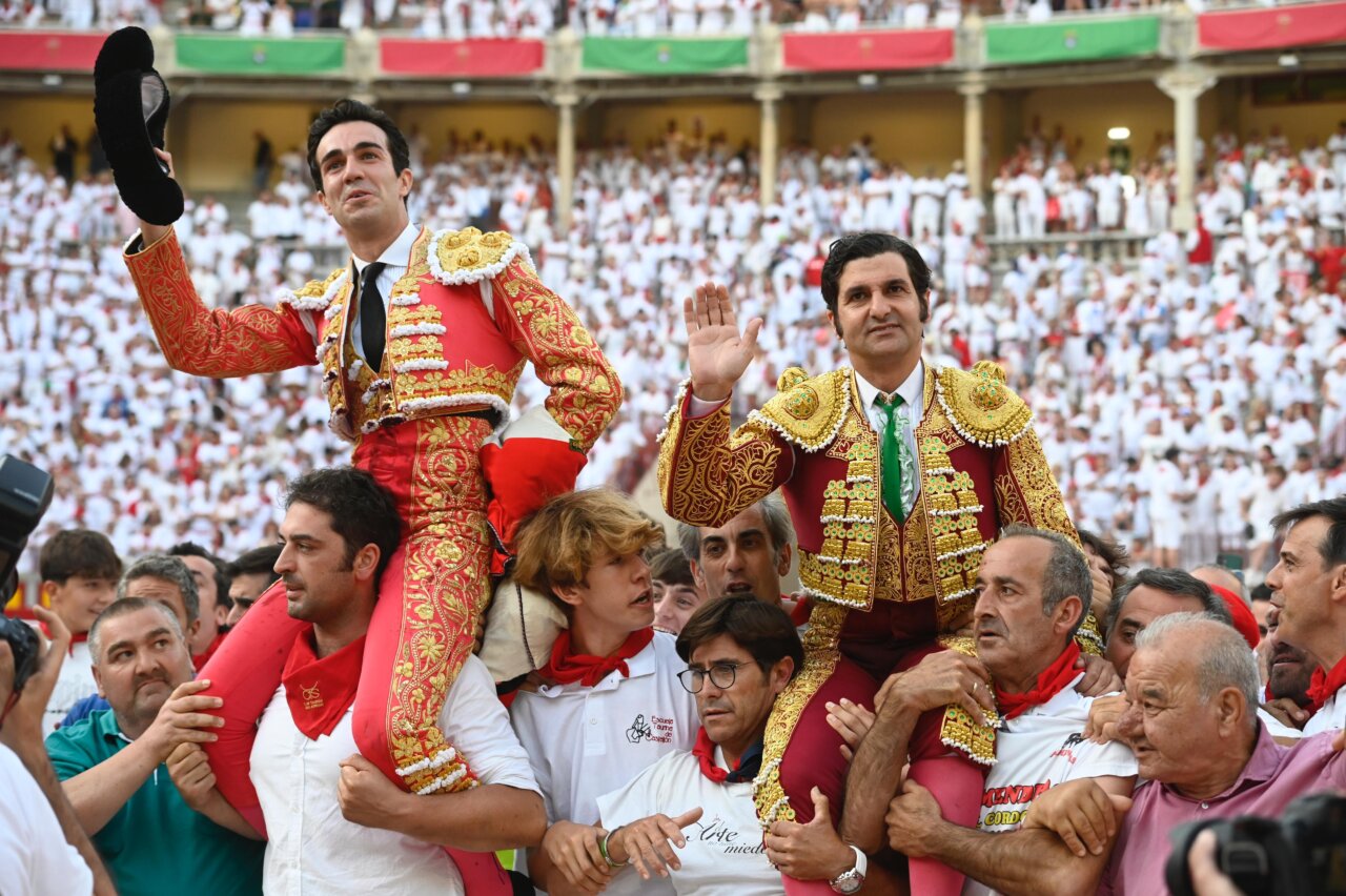 Pamplona se rinde por fin a Morante y Rufo mantiene intacto su idilio con San Fermín