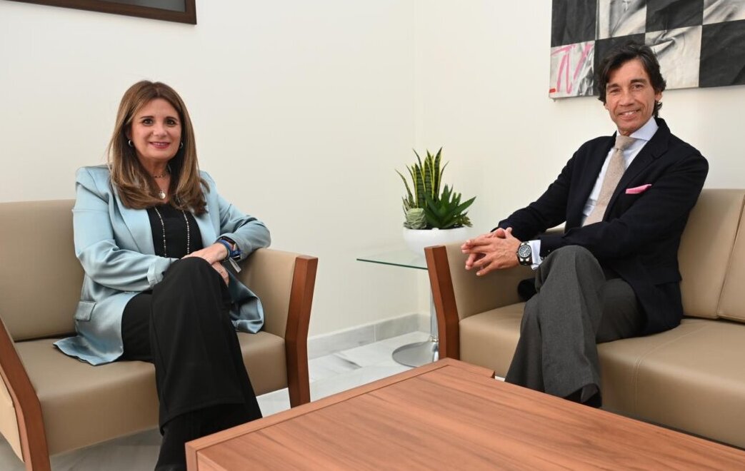 María Auxiliadora del Olmo, alcaldesa de Linares, junto a Curro Díaz.