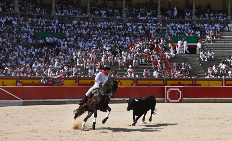 Nuevo éxito en Pamplona con "Toros en familia": gran exhibición de recortes y rejoneo
