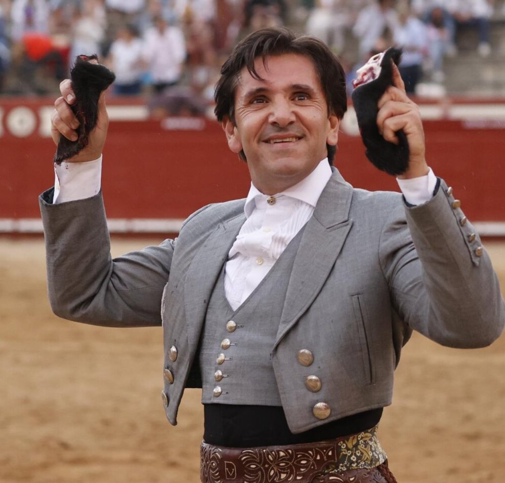 Diego Ventura triunfa en Arévalo, tres orejas y puerta grande