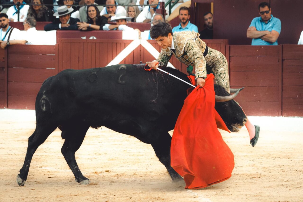 Importante tarde de Aarón Palacio, tres volteretones y triunfo con Félix San Román