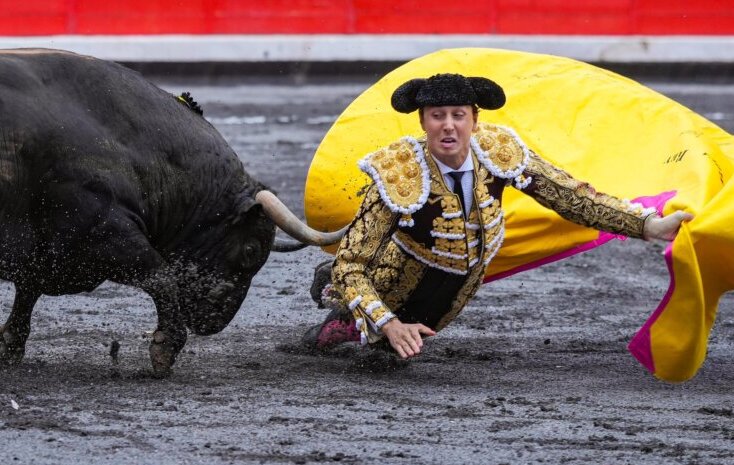 Secuencia fotográfica del percance de Roca Rey a portagayola en Bilbao