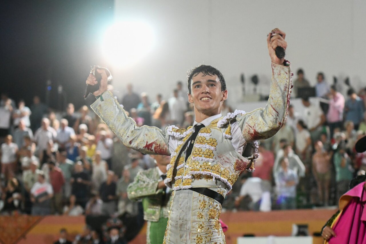 La terna, por la puerta grande en Alcántara; triunfos de Cristian González, Blas Márquez, Sebastián Fernández...