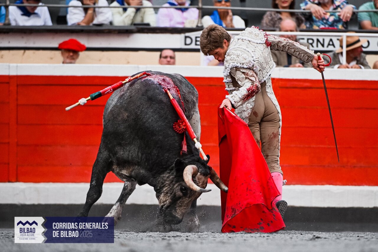 Éxtasis de La Quinta y Borja Jiménez e histórico indulto en El Bocho