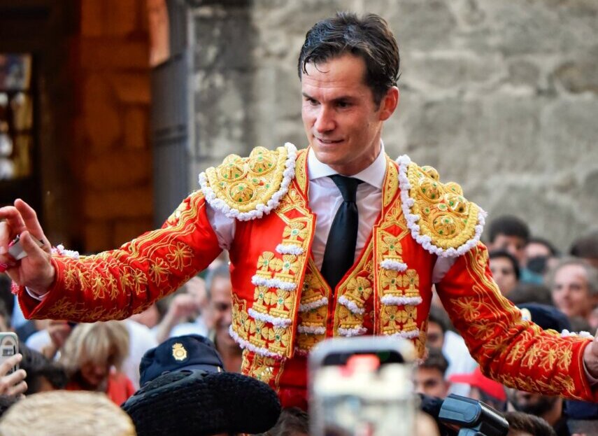 Pontevedra se rinde a un enrachado e intratable Luque