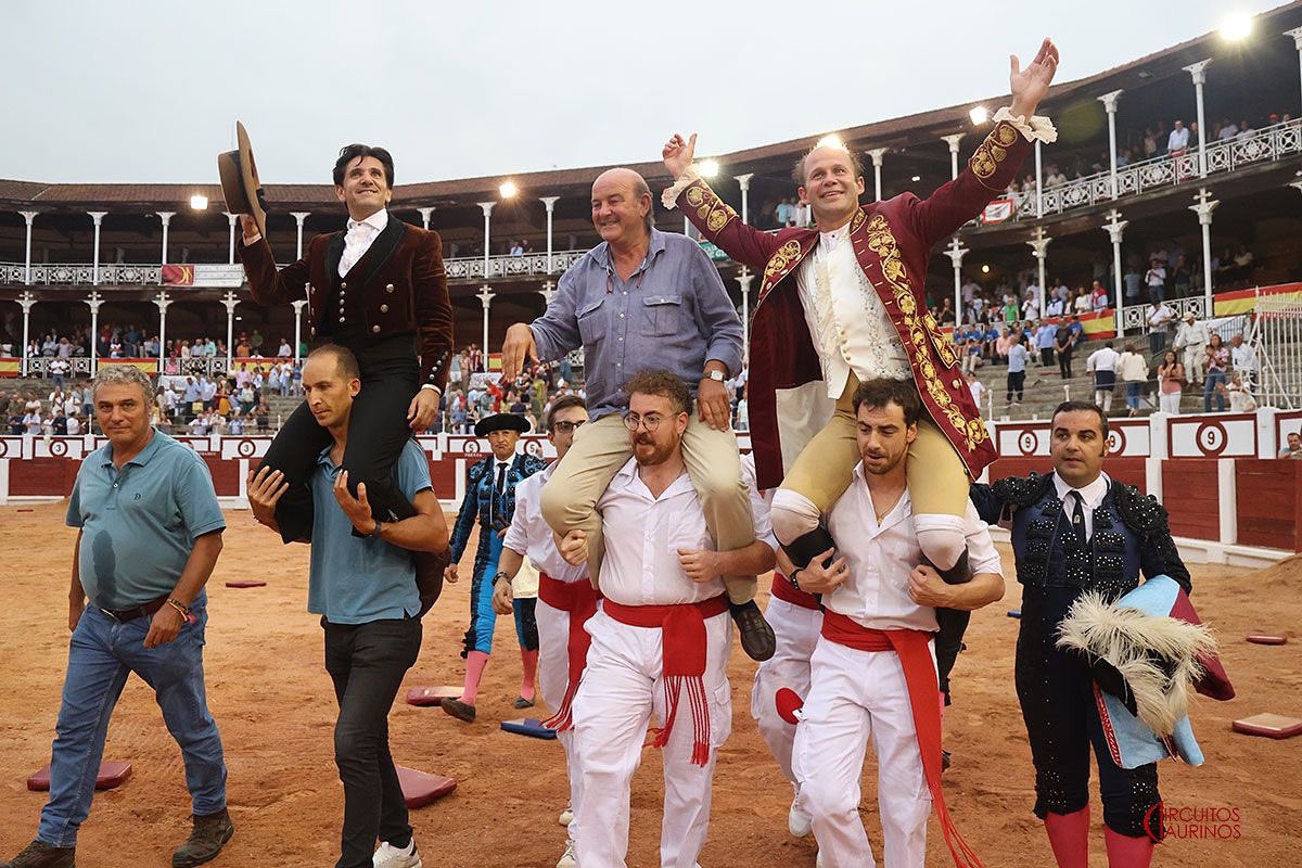 Diego Ventura y João Telles, gran tarde de toreo a caballo en Gijón