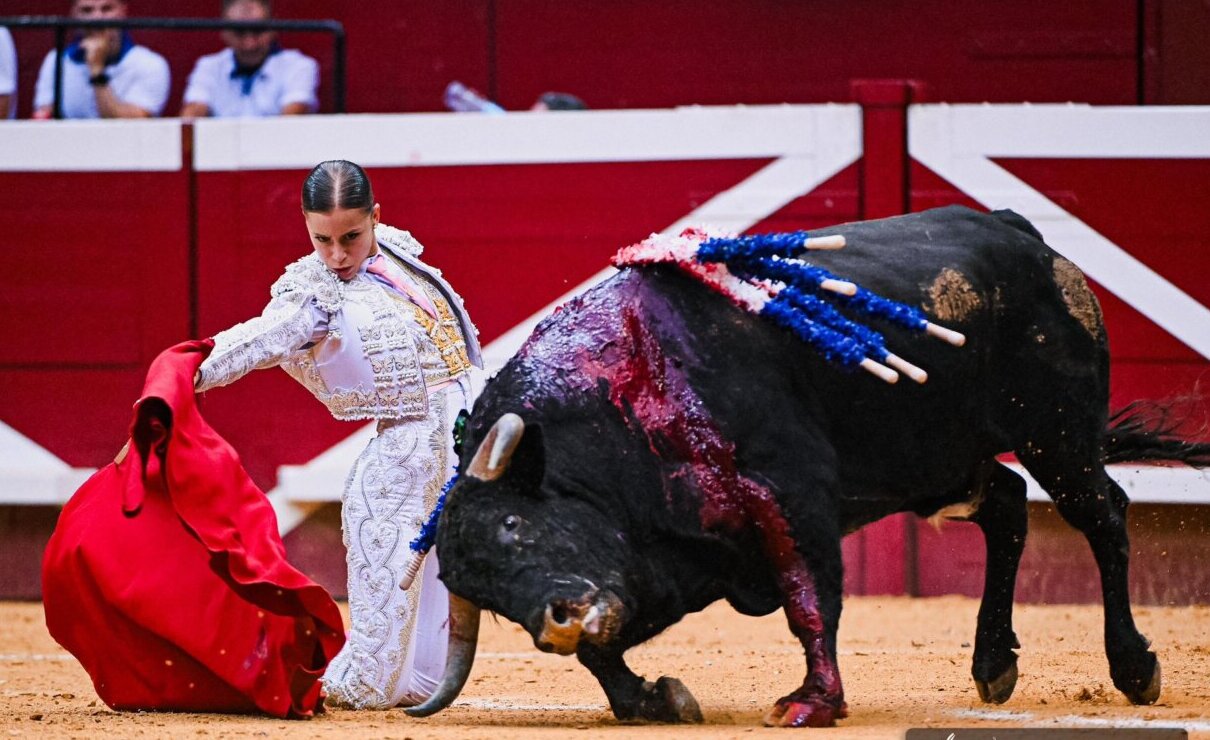 Las buenas maneras de Olga Casado en la tarde de los jóvenes en San Sebastián
