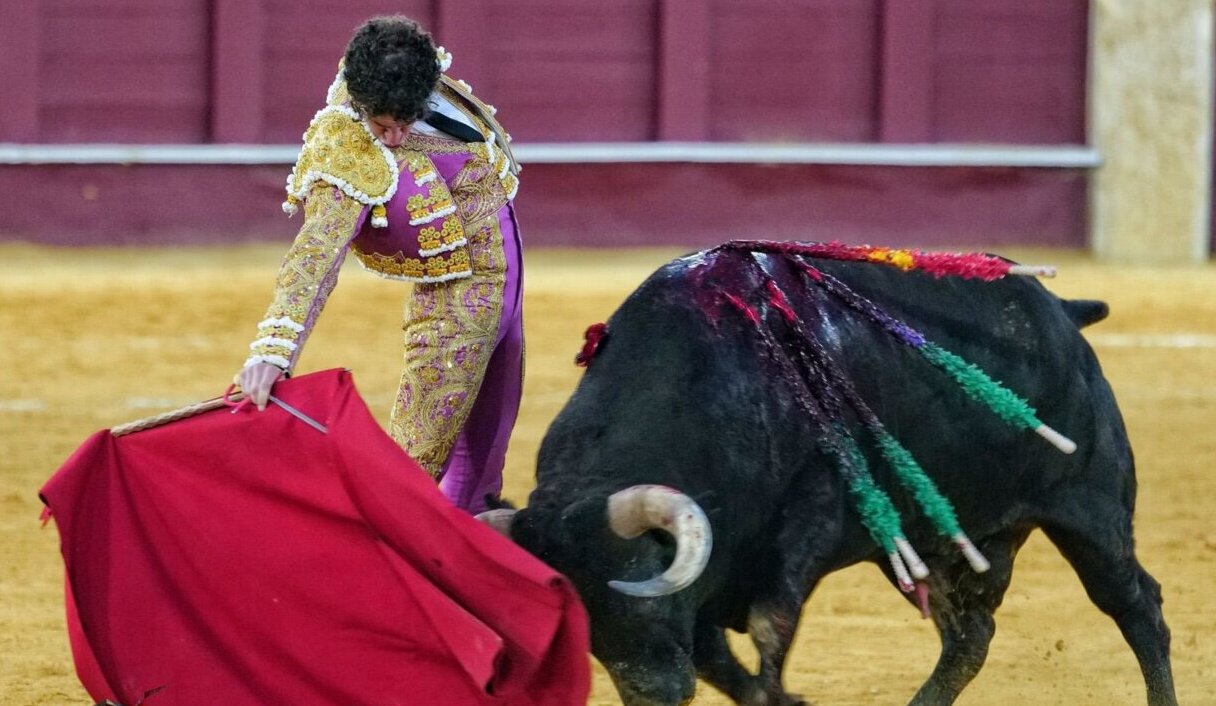 Tarde de grandes faenas y malas espadas en La Malagueta