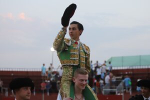 Bruno Aloi salió a hombros en Almorox.