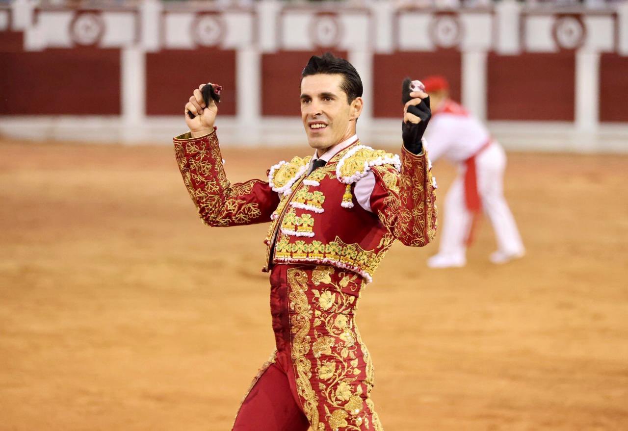 La zurda de Talavante reluce en Gijón