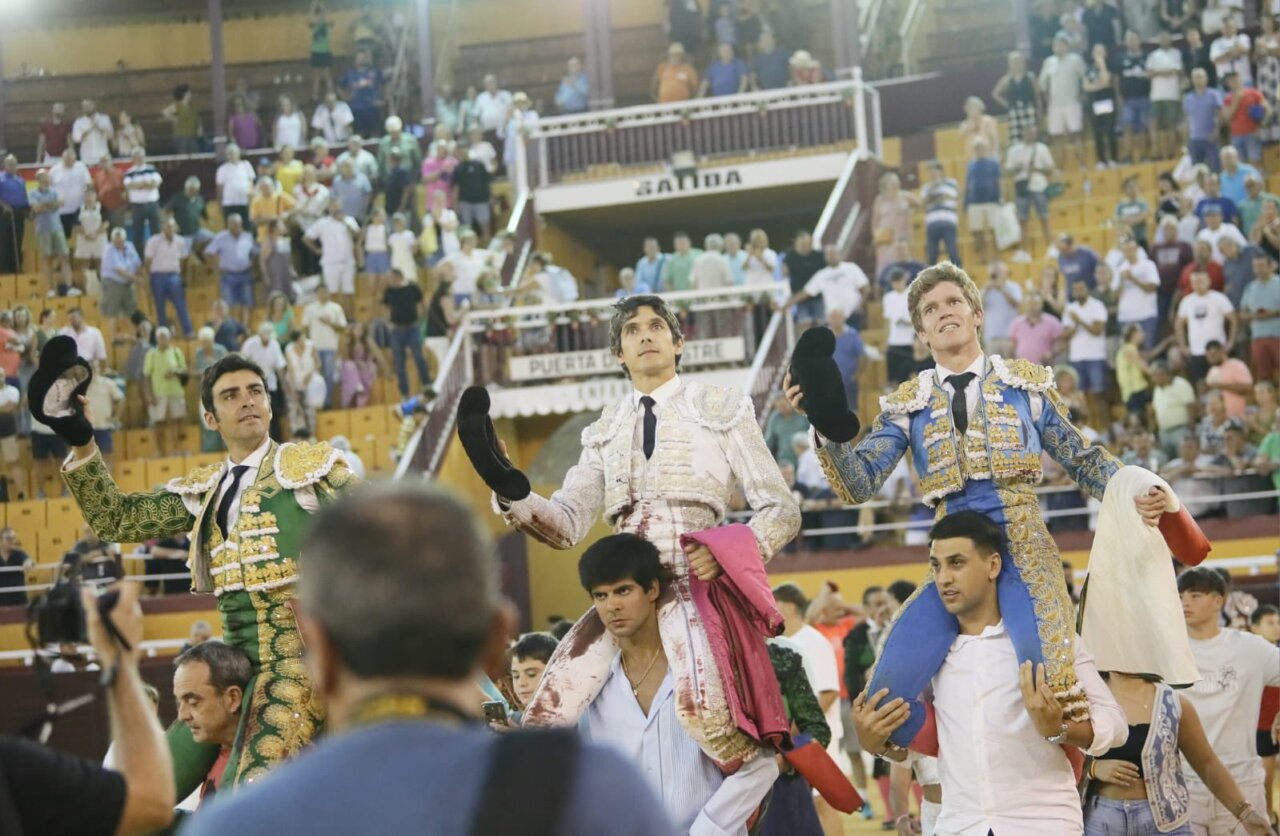 Rotundo e imparable Borja Jiménez, a hombros con Castella y Perera en Cieza