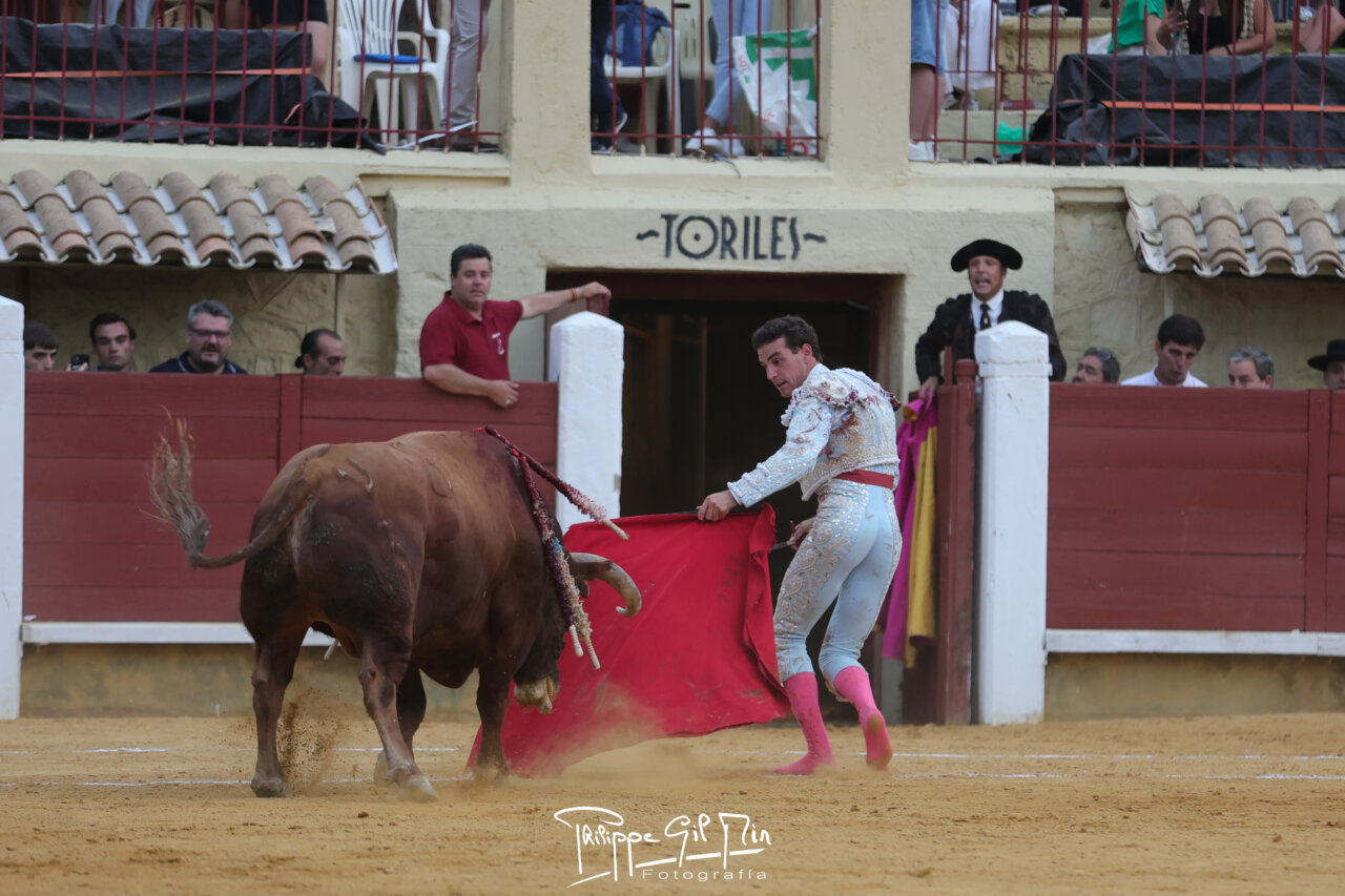Indulto de Fernando Adrián al bravo Batidero, dominio absoluto de Luque y soberbio toreo de Aguado