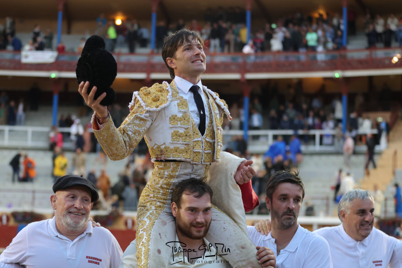 Juan Leal, entre la vergüenza torera de la terna bajo el diluvio en Bayona