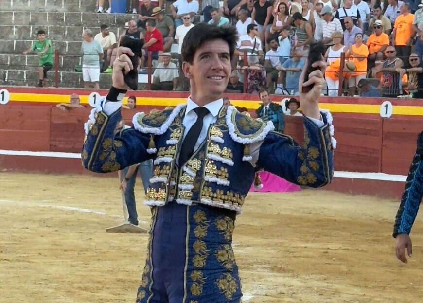 Esaú Fernández y Antonio Linares, a hombros en Pedro Muñoz