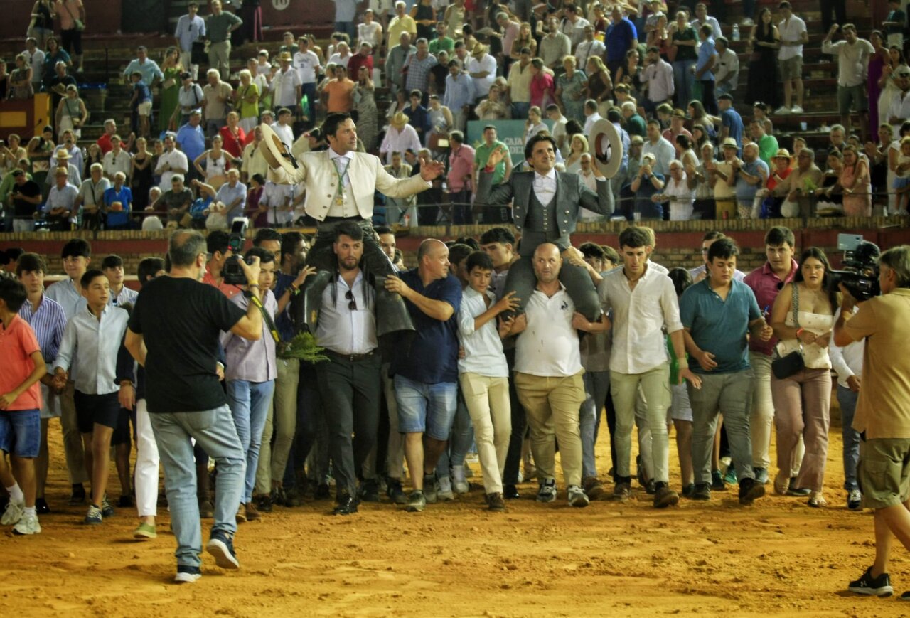 Cumbre Diego Ventura, a hombros con Andrés Romero en Huelva