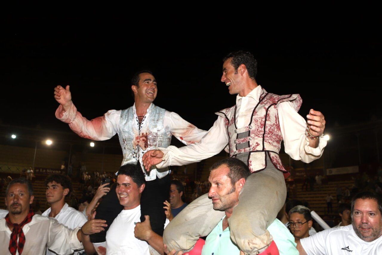 El Fandi y Pepe Moral triunfan ante una dura miurada en la Magallánica