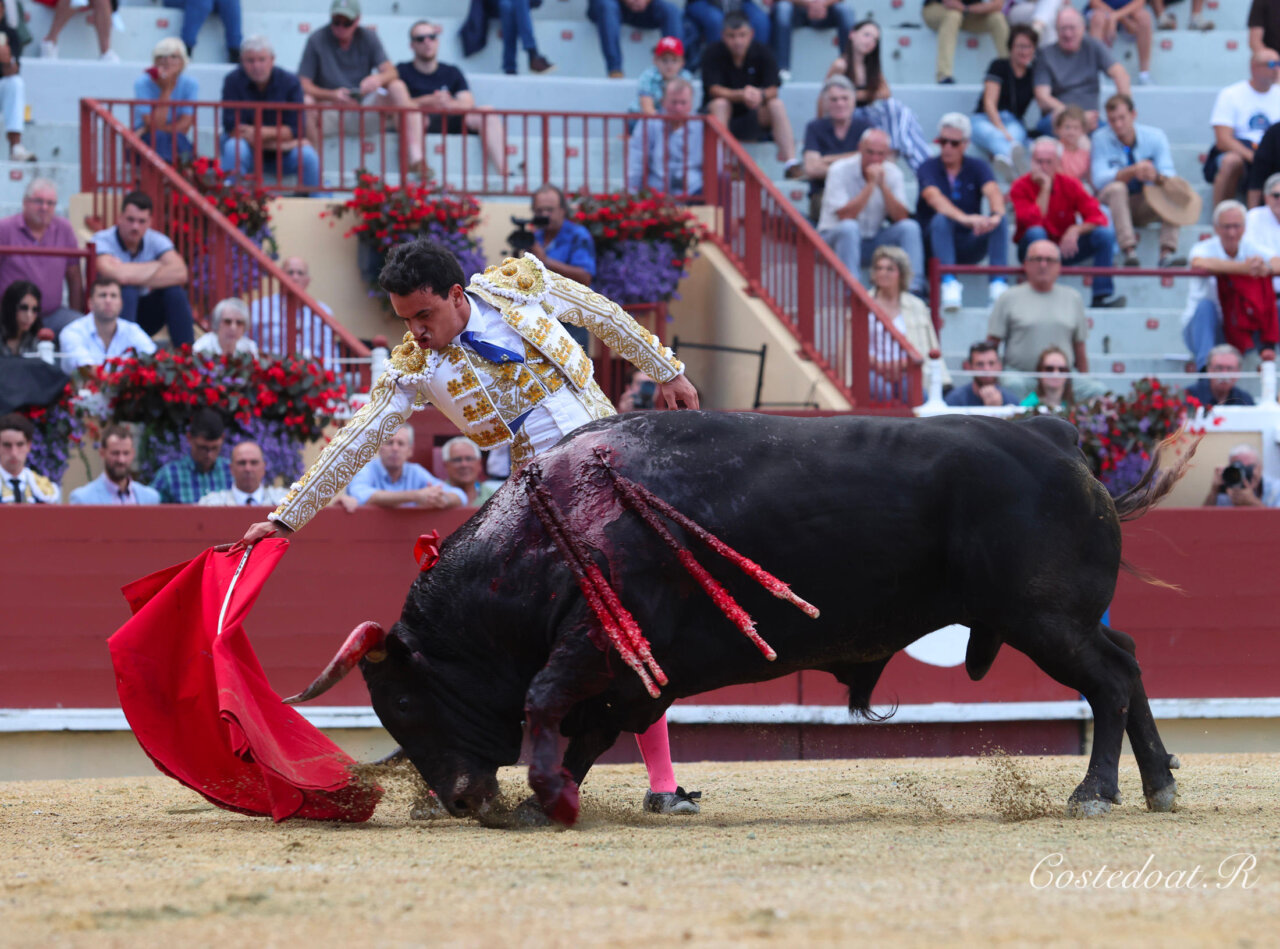 Juan de Castilla, triunfo de sangre e impacto de Molina en tarde muy accidentada
