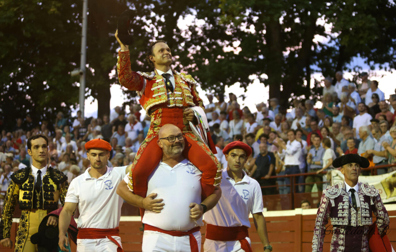 Antonio Ferrera, por la puerta grande en Villeneuve de Marsan