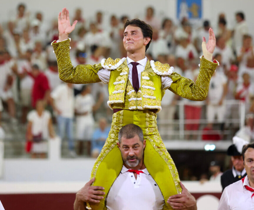 Un mandón Roca Rey desata la locura en Dax