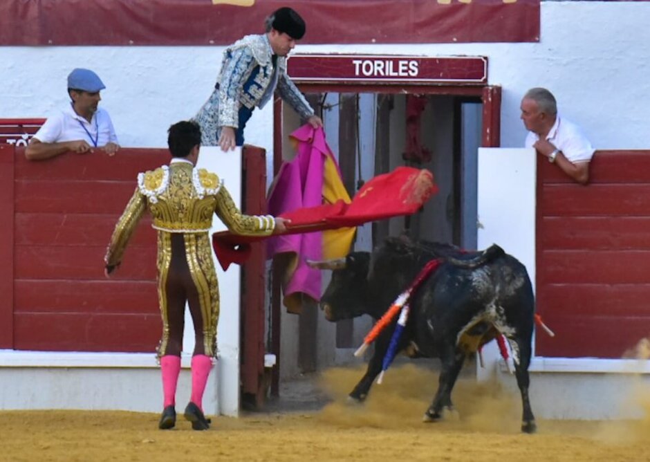 Inspiración plena de Talavante, indulto al bravo Desgrañado y en hombros con Castella