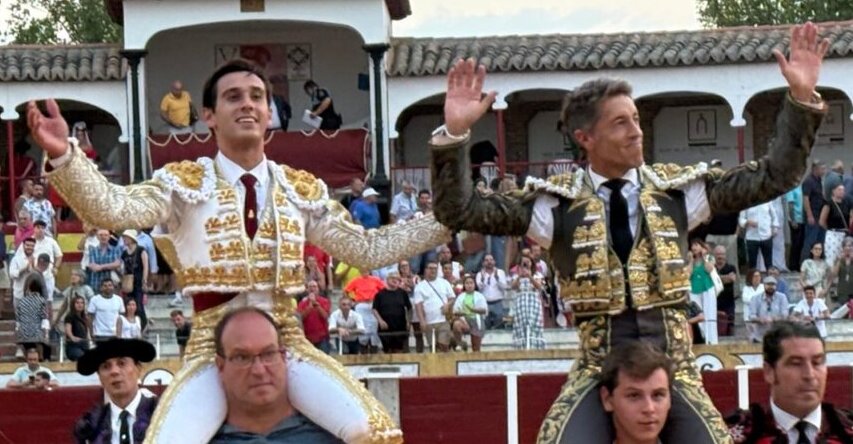 La raza de Ismael Martín y la solvencia de Escribano, a hombros en Peñaranda