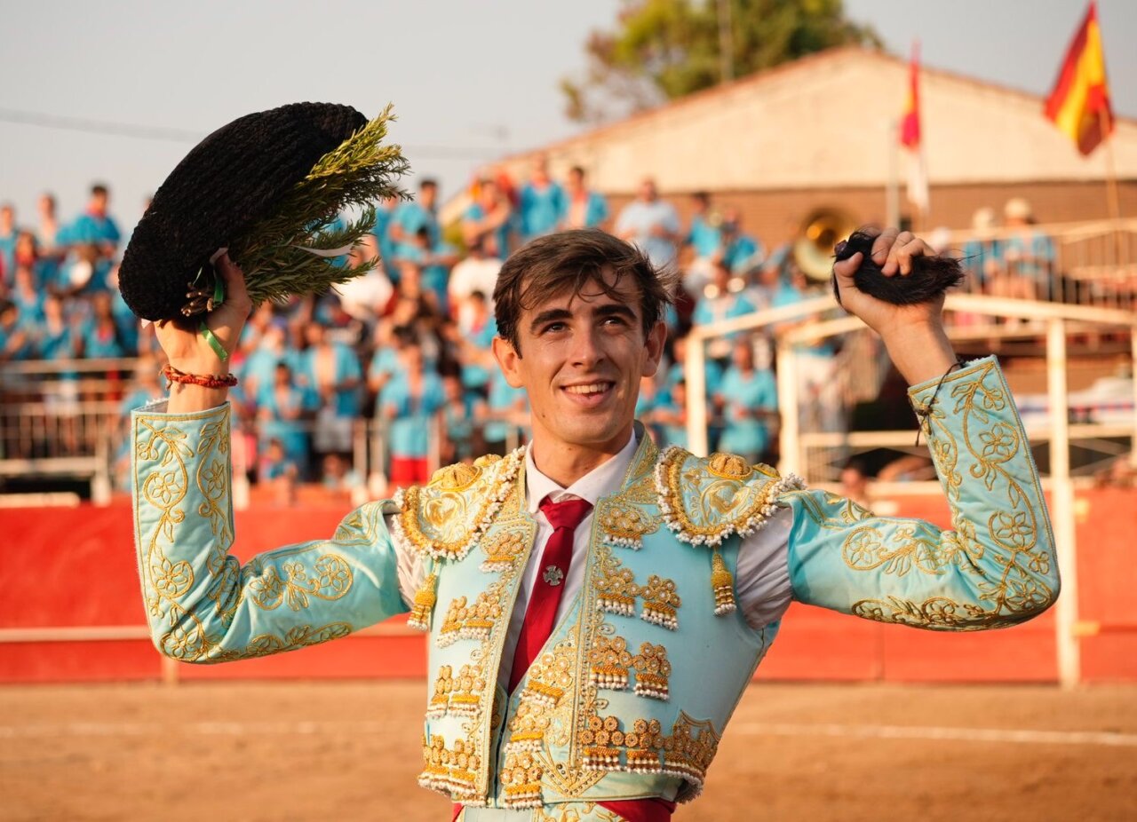 Éxitos de Fuentes Bocanegra, Zulueta, Tirado, Arruza; Pedro Andrés y un Enjoyadito de vuelta en La Granja; Cirugeda, oreja de un duro encierro de Barcial...
