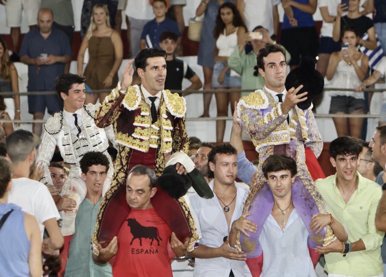 Talavante, Rufo y Marco Pérez, a hombros en Ondara