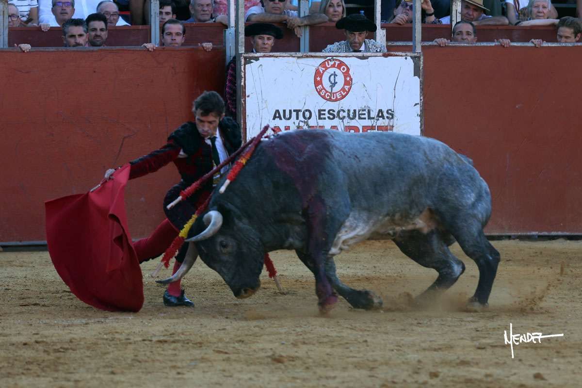 Meritoria vuelta al ruedo de Robleño en el regreso de José Escolar a Fuenlabrada