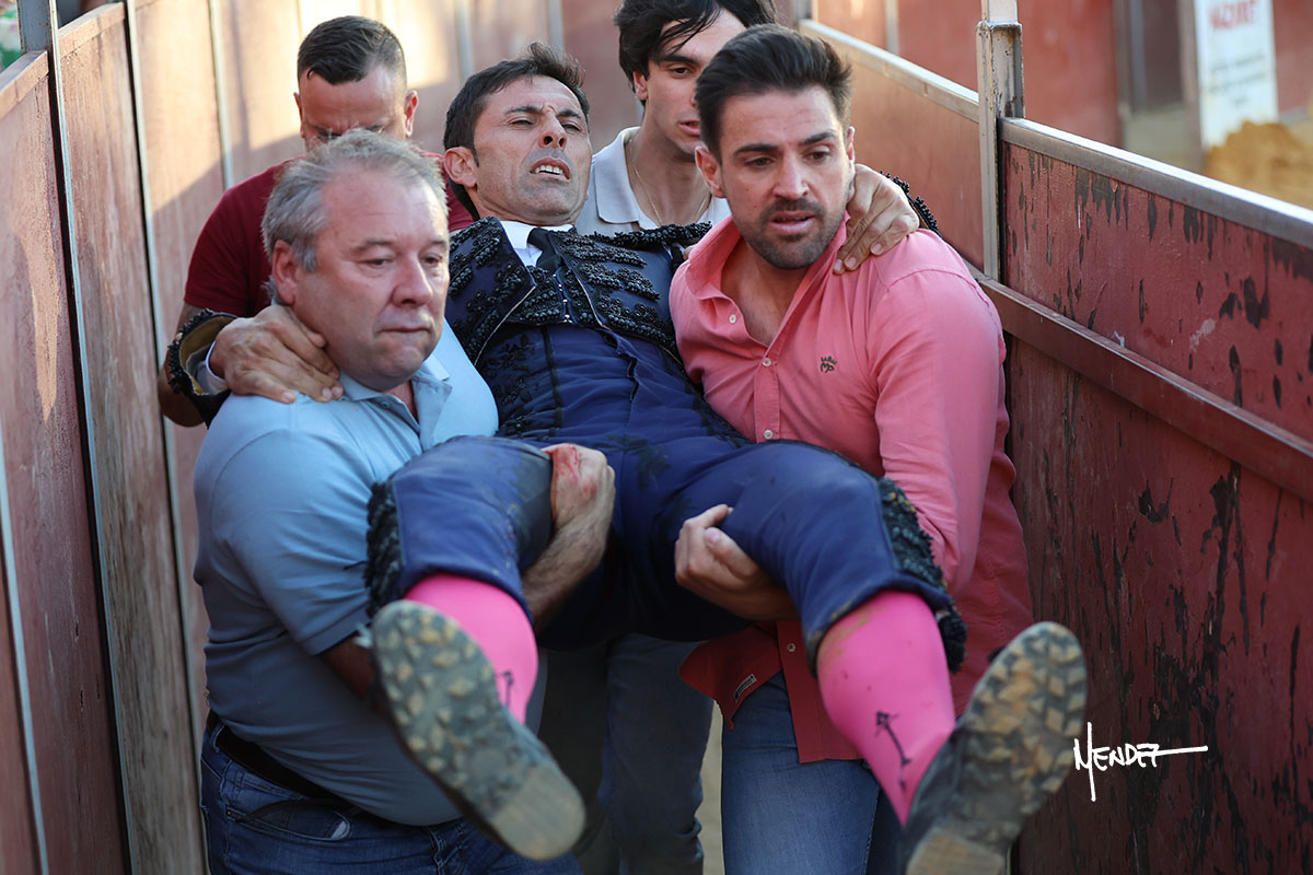 Morenito de Aranda, sobre José Luis Triviño: "La cornada es fuerte y le ha llegado al hueso, pero ha sido todo muscular gracias a Dios"